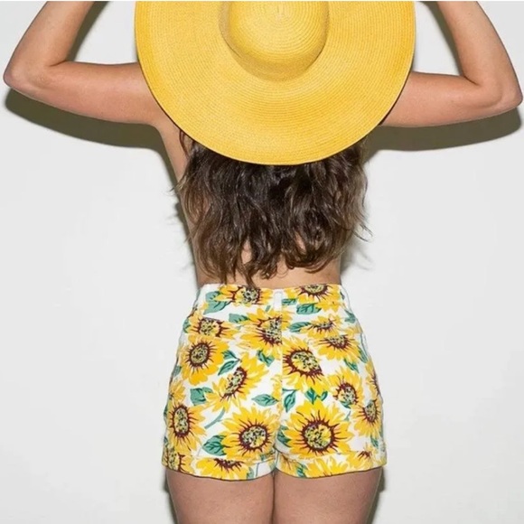 🌻American Apparel High-Waisted Sunflower Shorts🌻 - Picture 2 of 9
